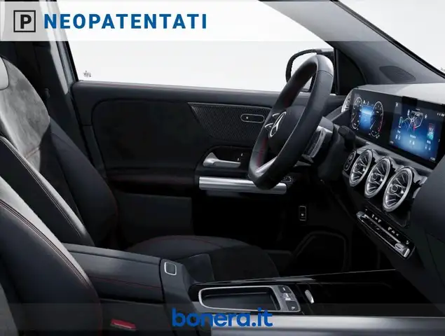 Mercedes-Benz GLA view 7