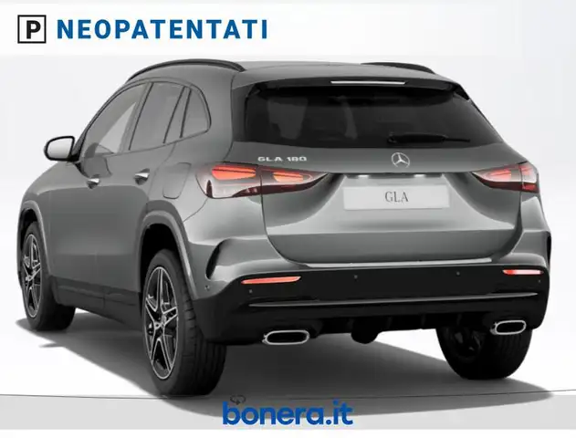 Mercedes-Benz GLA view 4