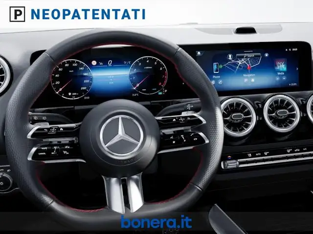 Mercedes-Benz GLA view 5