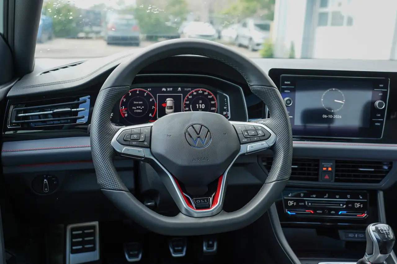 Volkswagen Jetta снимка Volkswagen Jetta