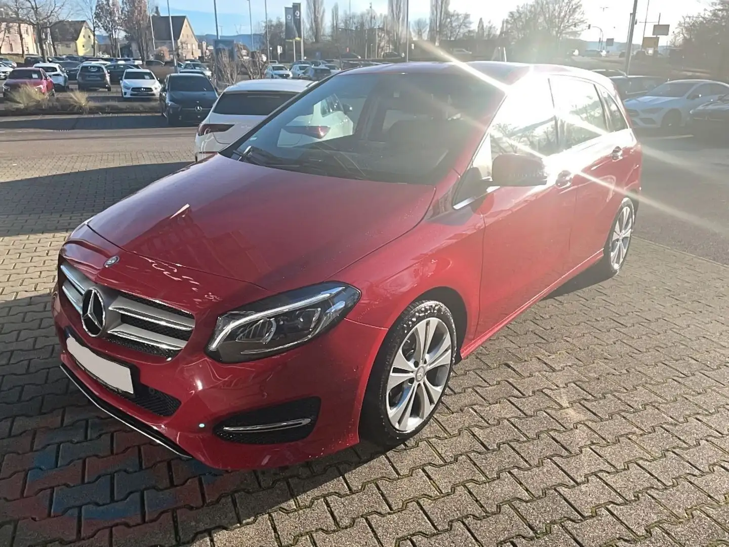 Mercedes-Benz B 180 Aut. Navi Teilleder LED SHZ Tempomat Rouge - 1