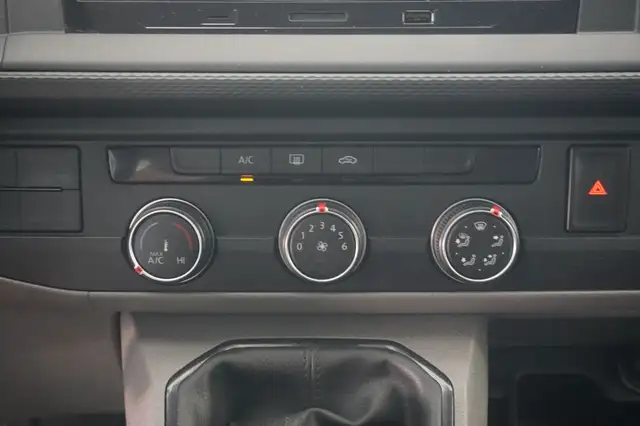 Volkswagen Transporter view 14