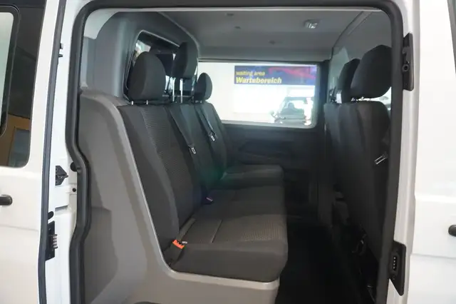 Volkswagen Transporter view 9