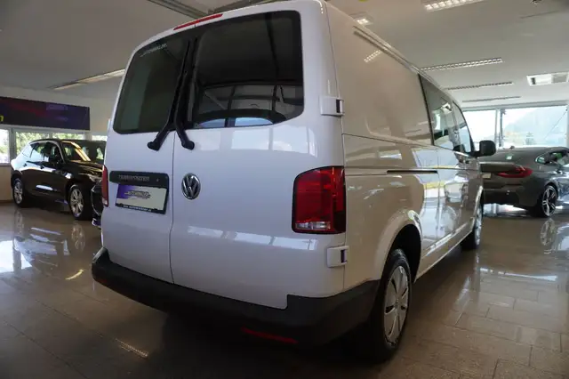 Volkswagen Transporter view 5