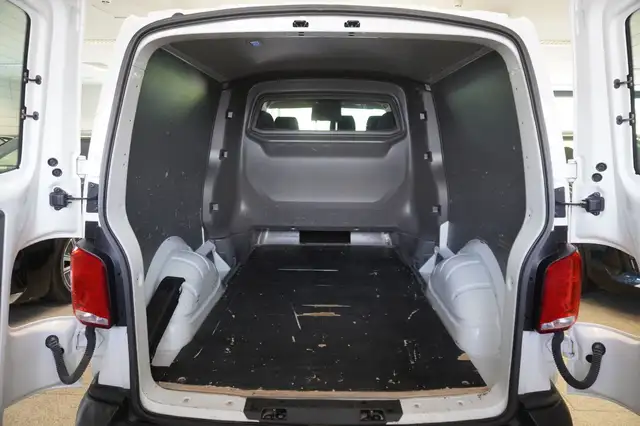 Volkswagen Transporter view 10