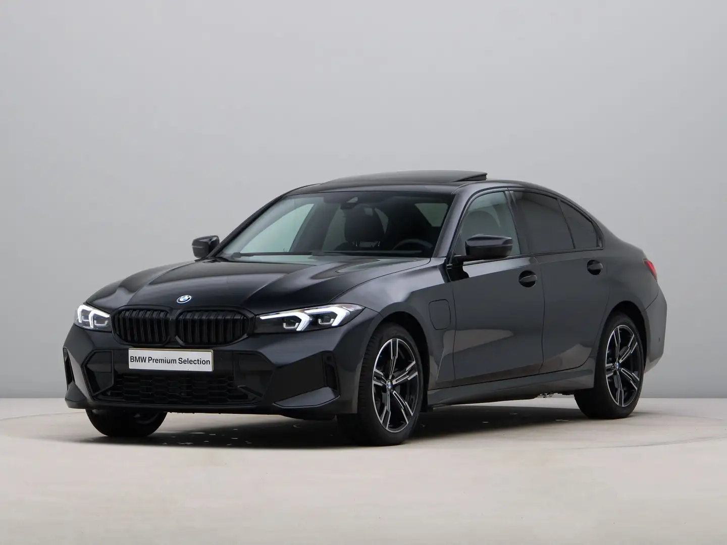 BMW 330 3 Serie 330e M-Sport Zwart - 1