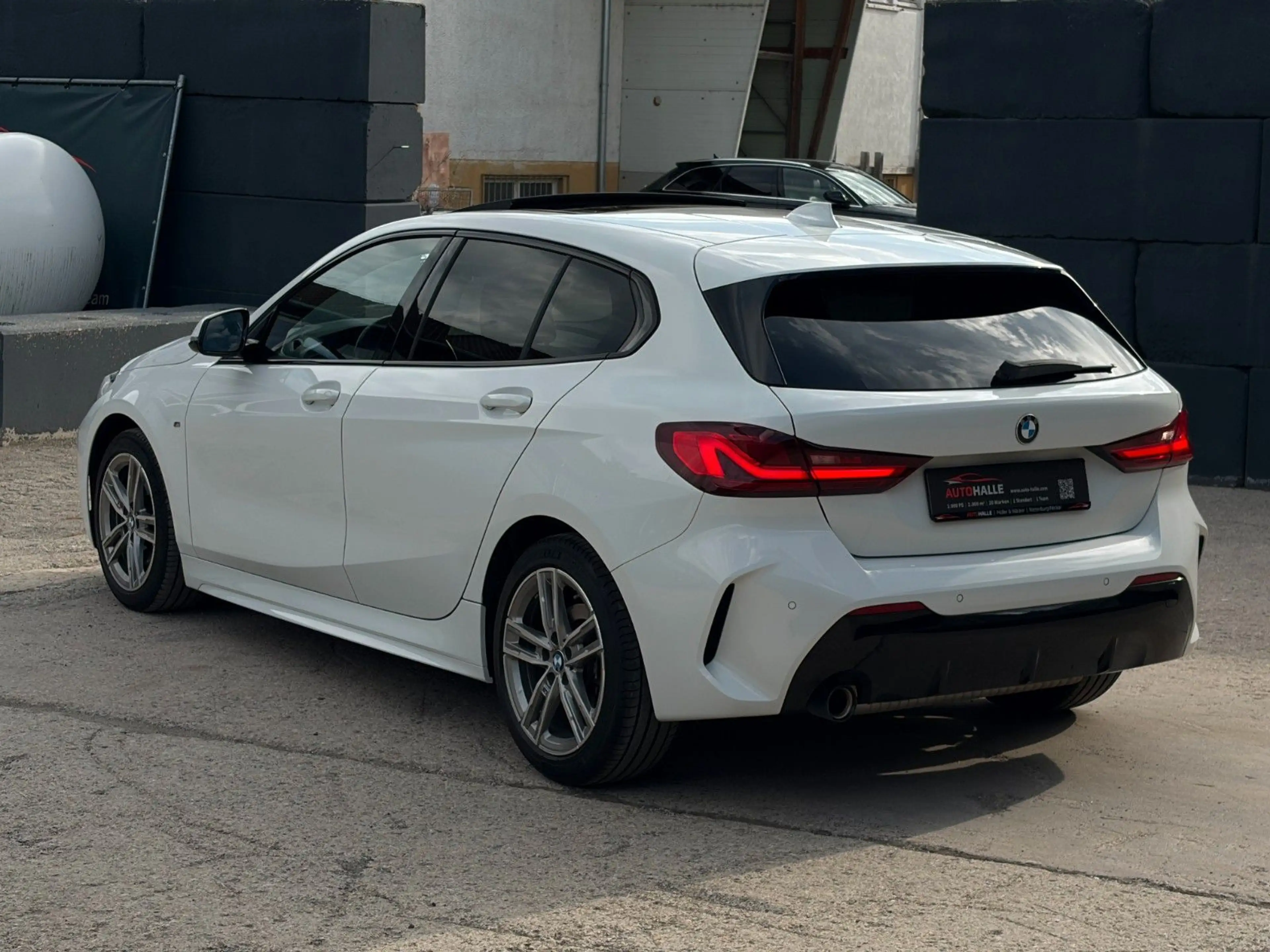 BMW 118 i M Sport Autom PANO TEMP SHZ PDC LED CarPlay — photo 10