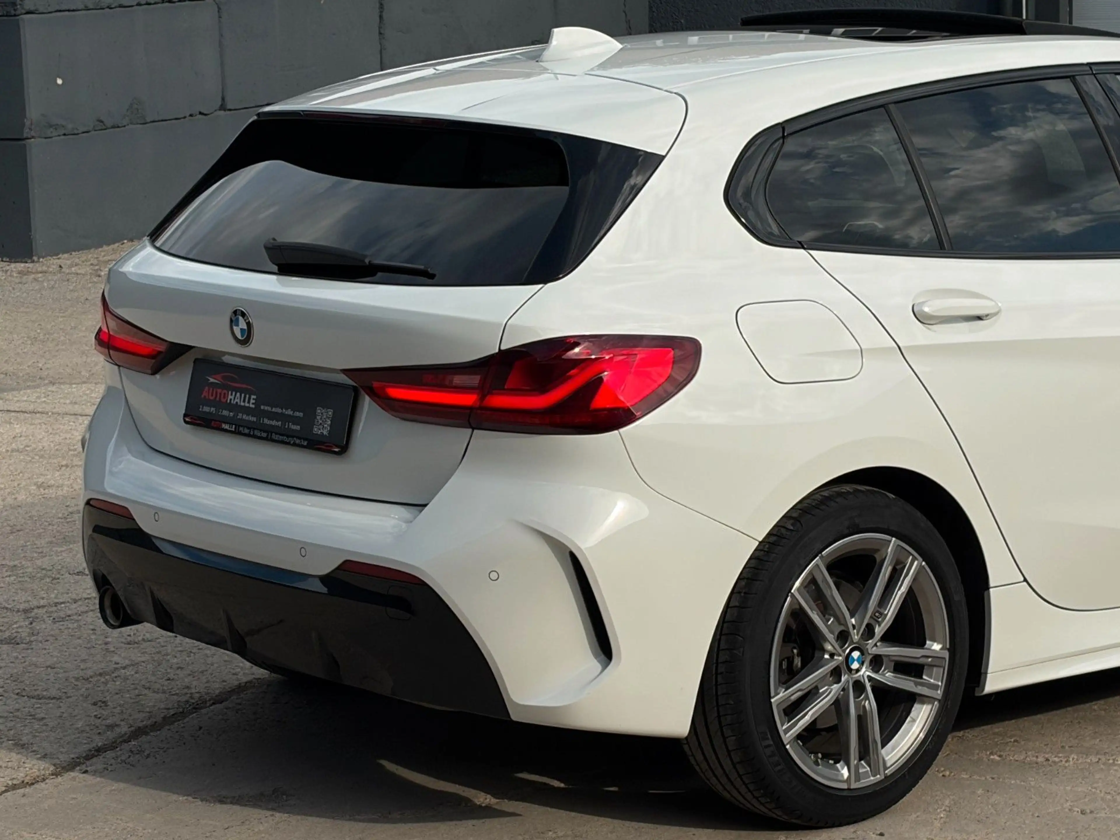 BMW 118 i M Sport Autom PANO TEMP SHZ PDC LED CarPlay — photo 8