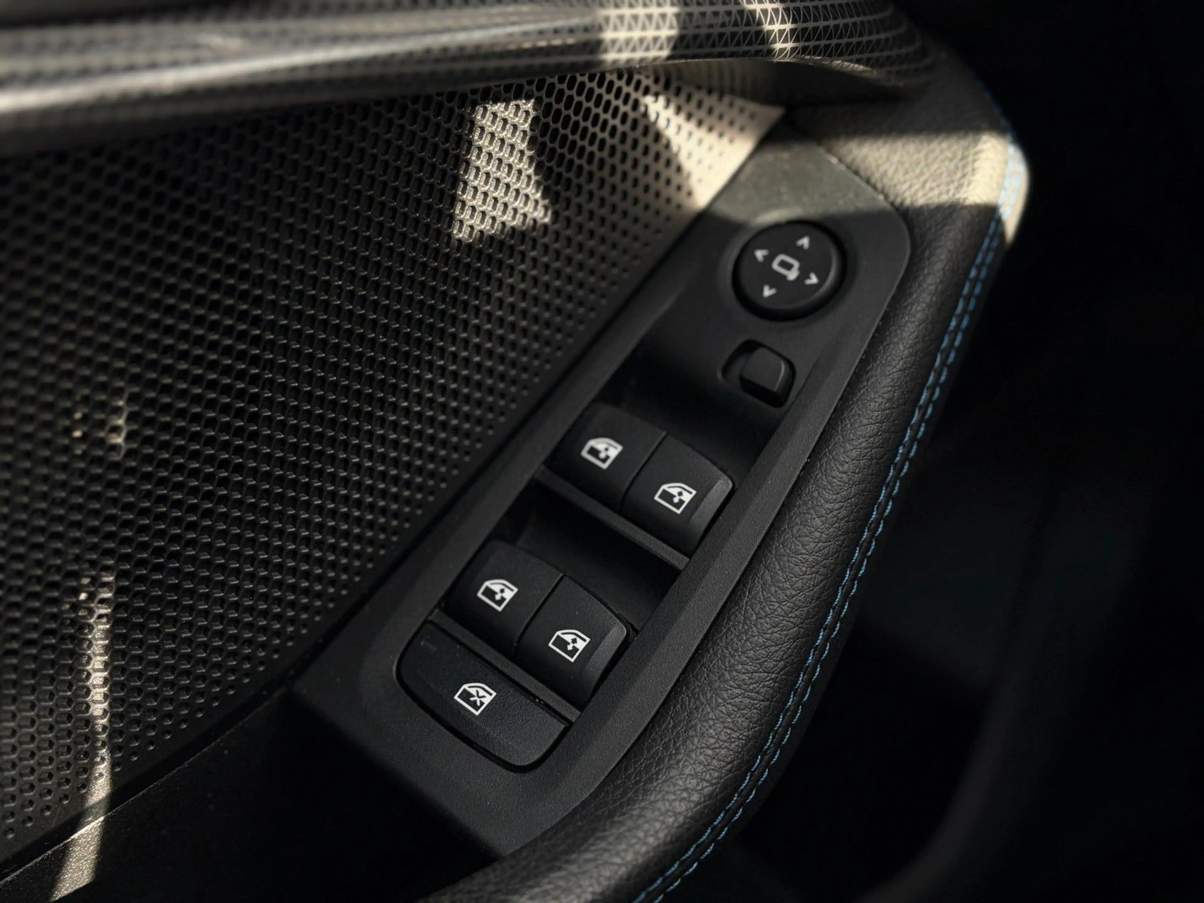 BMW 118 i M Sport Autom PANO TEMP SHZ PDC LED CarPlay — photo 13