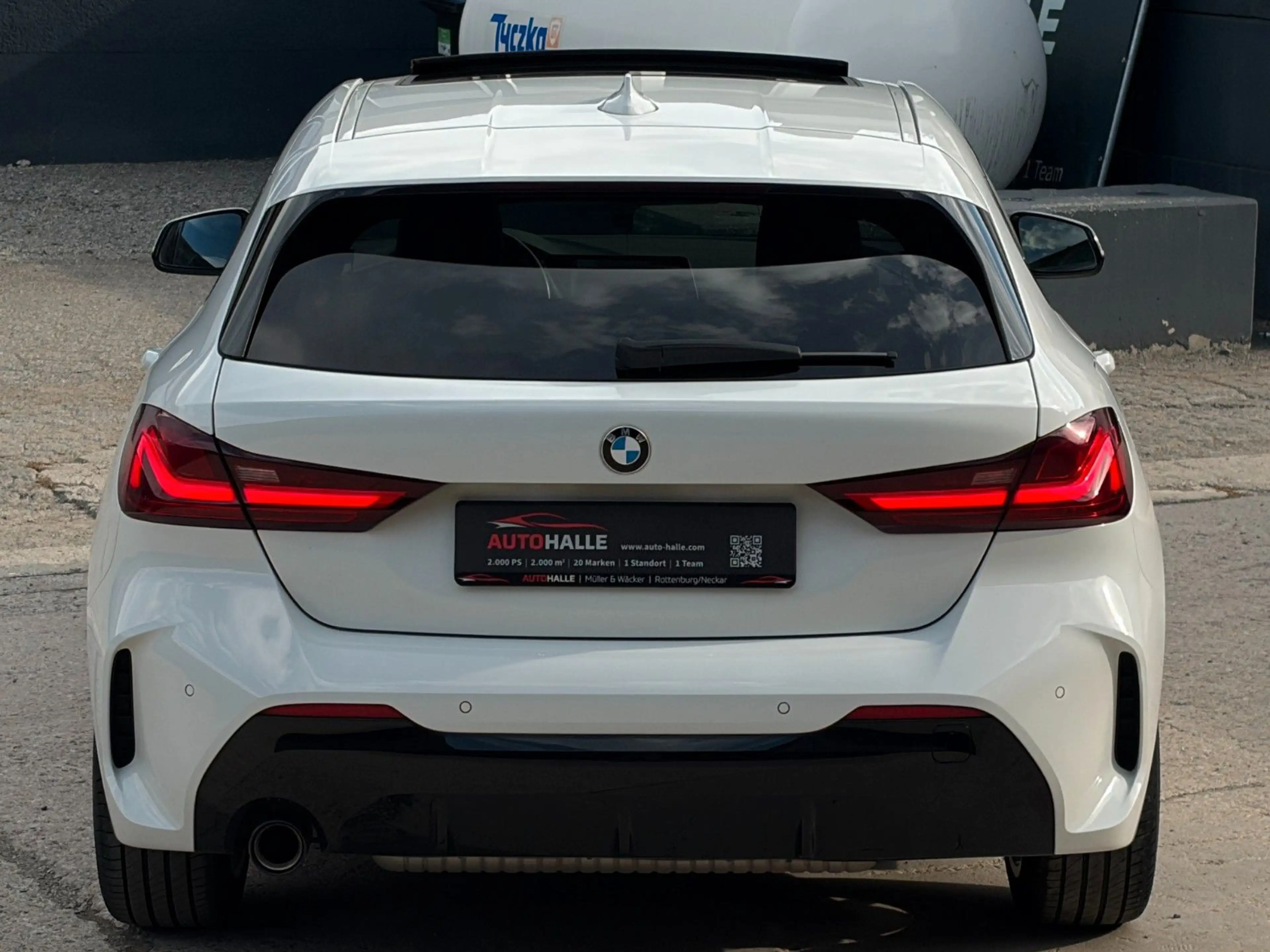 BMW 118 i M Sport Autom PANO TEMP SHZ PDC LED CarPlay — photo 9