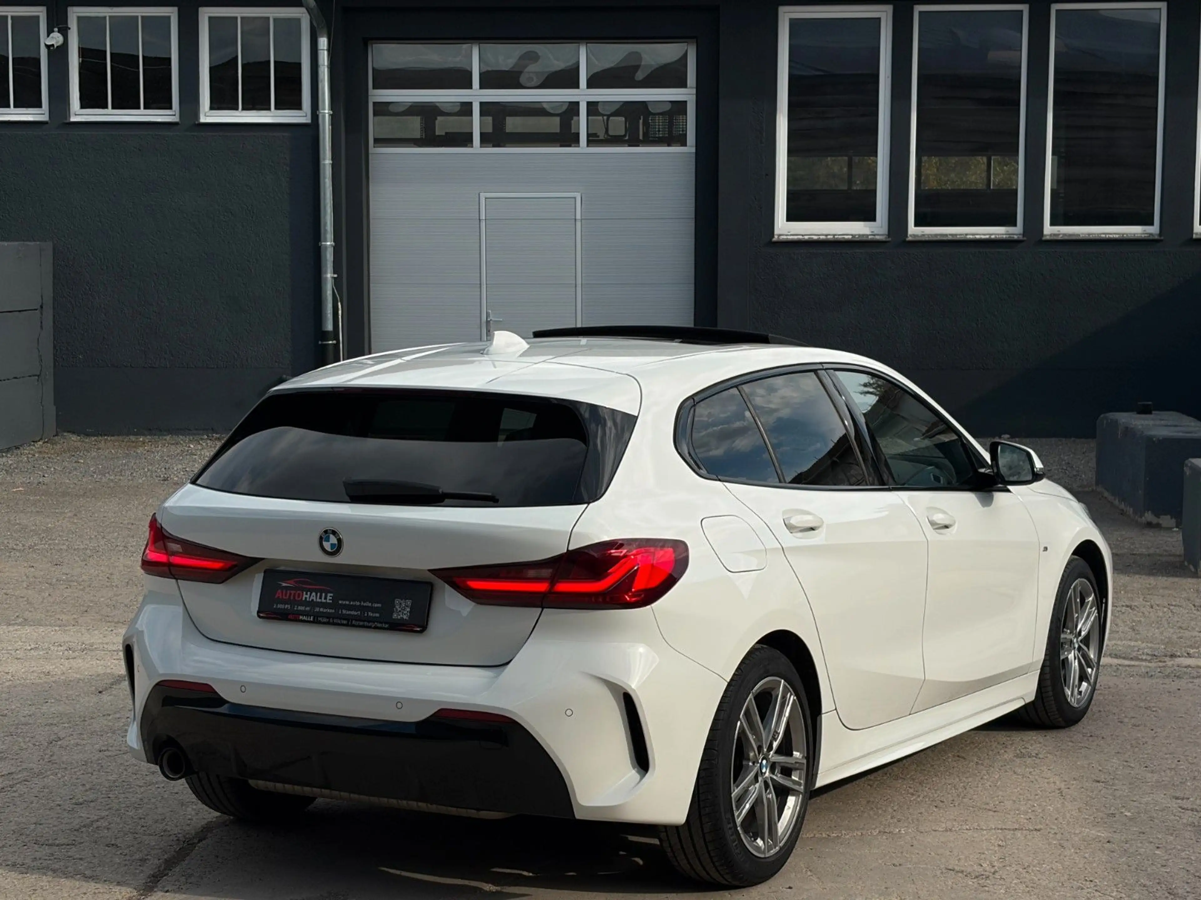 BMW 118 i M Sport Autom PANO TEMP SHZ PDC LED CarPlay — photo 7