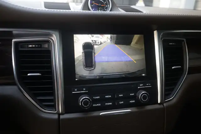 Porsche Macan view 9