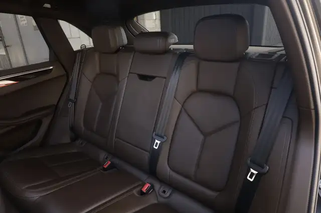Porsche Macan view 4