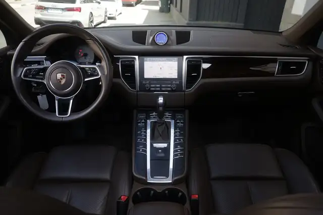 Porsche Macan view 2