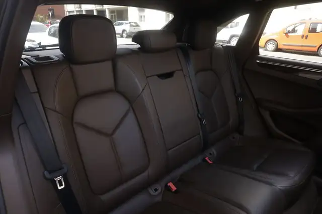 Porsche Macan view 15
