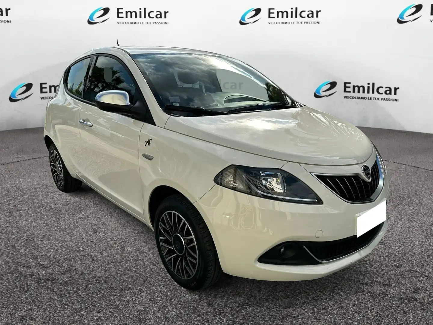 Lancia Ypsilon 1.0 FireFly Hybrid Alberta Ferretti Bianco - 2