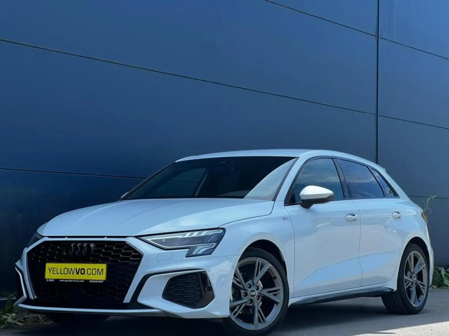 Audi A3 S-Line / Sportback / S-Tronic Білий - 1