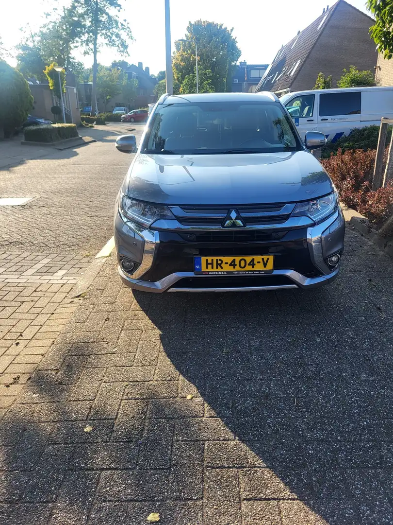 Mitsubishi Outlander 2.0 4WD Plug-In Hybrid - 2