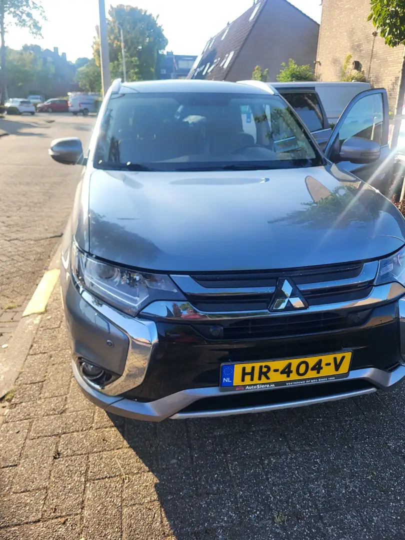 Mitsubishi Outlander 2.0 4WD Plug-In Hybrid - 1