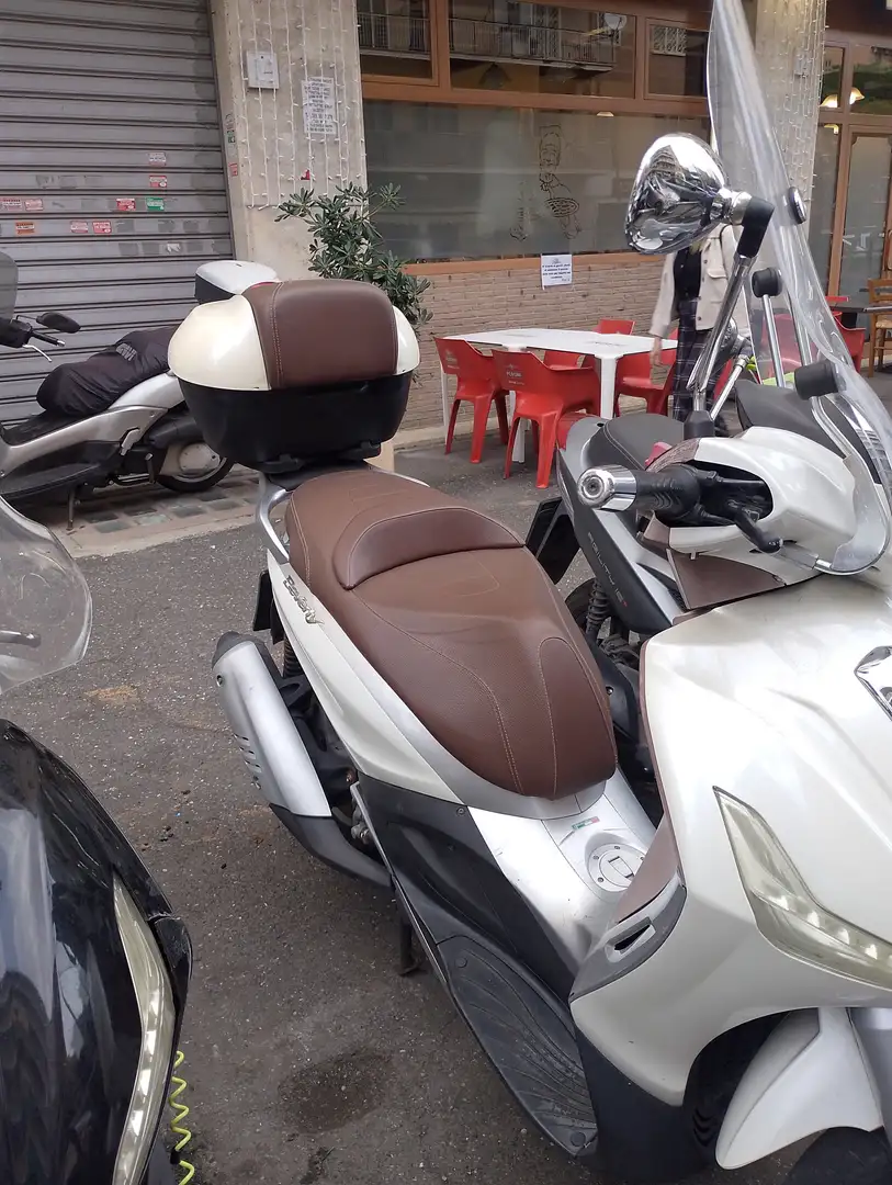 Piaggio Beverly 300 i.e. Alb - 2