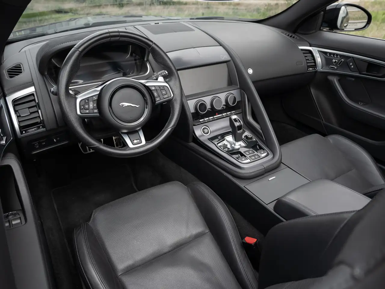 Jaguar F-Type снимка Jaguar F-Type