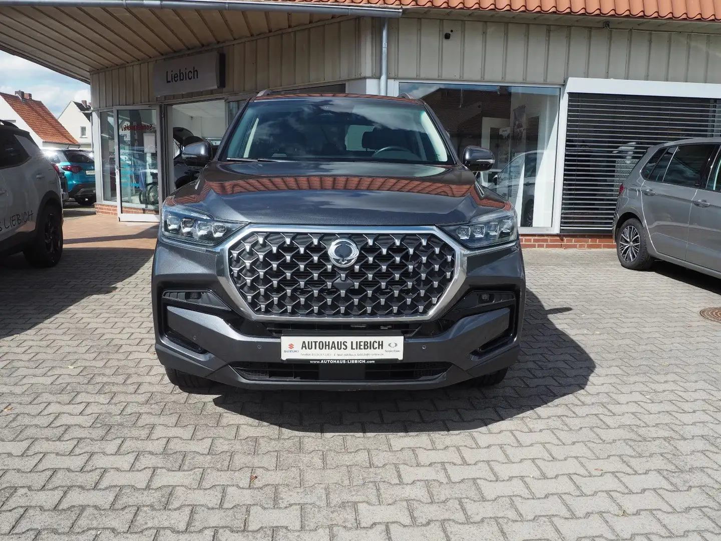 SsangYong Rexton 2.2 Diesel Sapphire 4WD AT Anhängerkuppl. Grau - 2