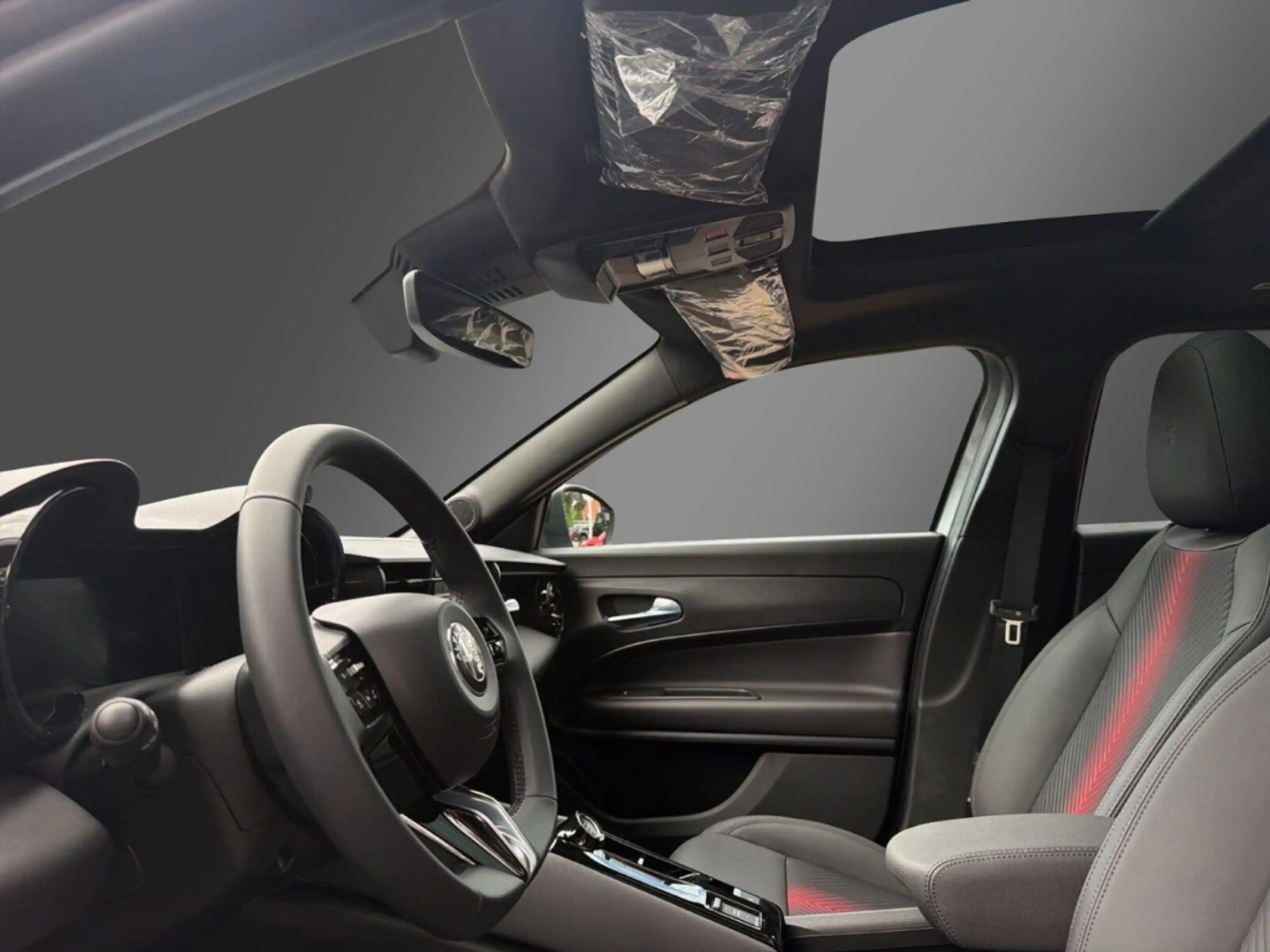 Alfa Romeo Junior Ibrida TI 1,2 VGT 107kW MY26-Panoramadach — photo 14