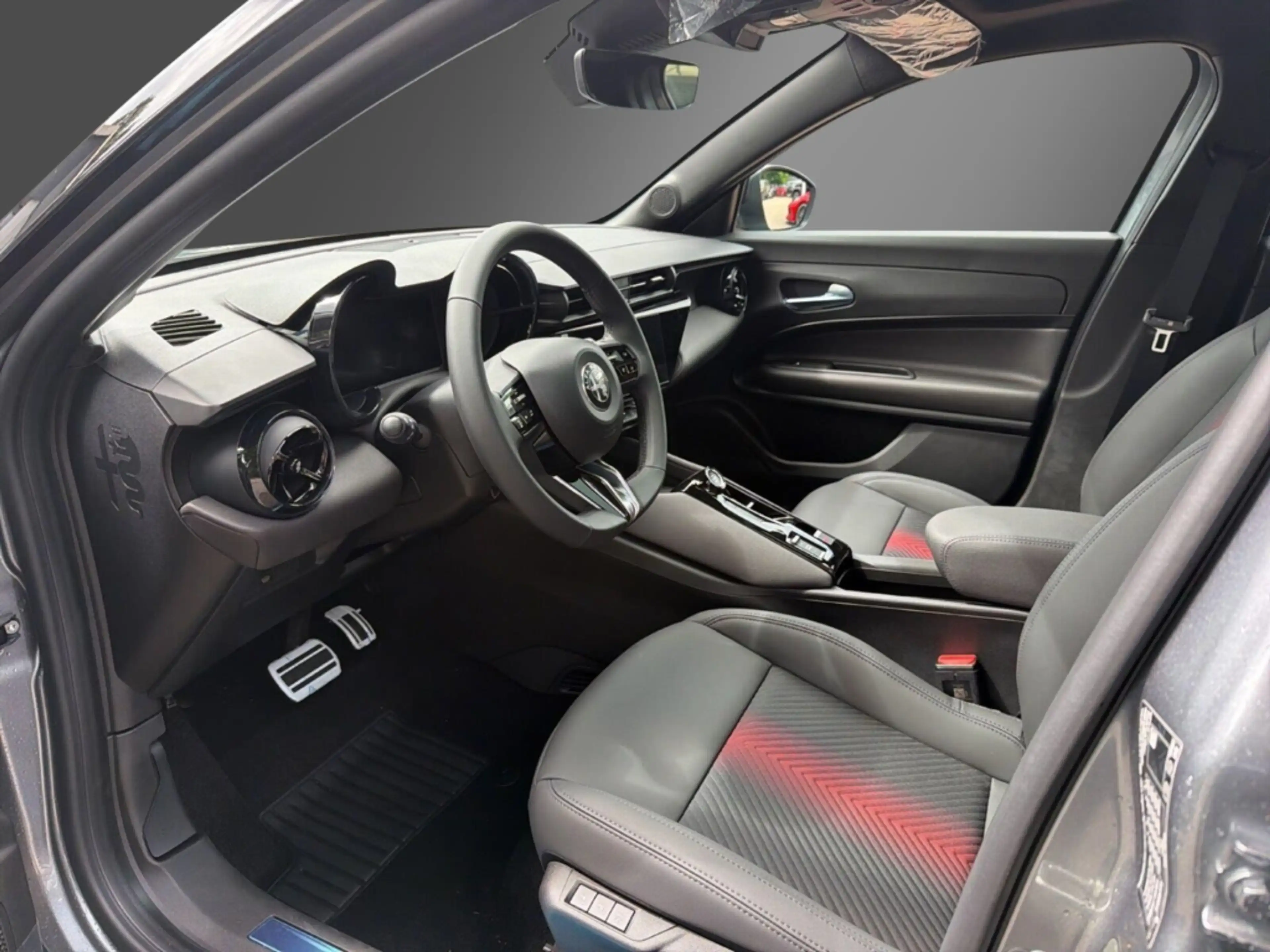 Alfa Romeo Junior Ibrida TI 1,2 VGT 107kW MY26-Panoramadach — photo 6