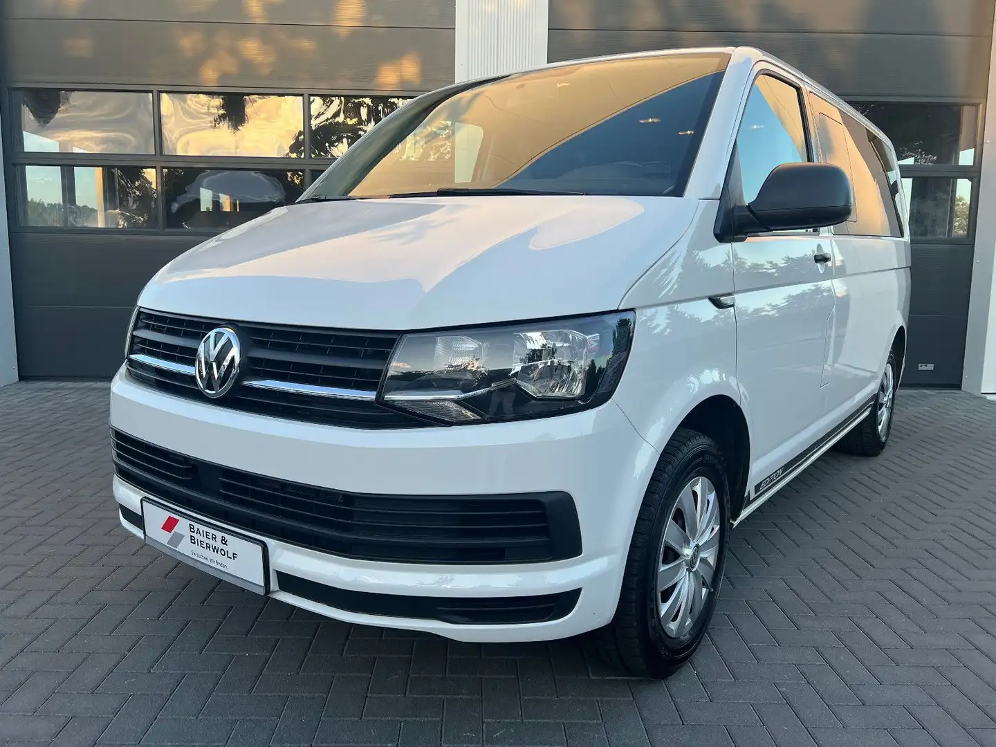 Volkswagen T6 Multivan Edition 150PS DSG ACC Standh AHK Kam Blanc - 2