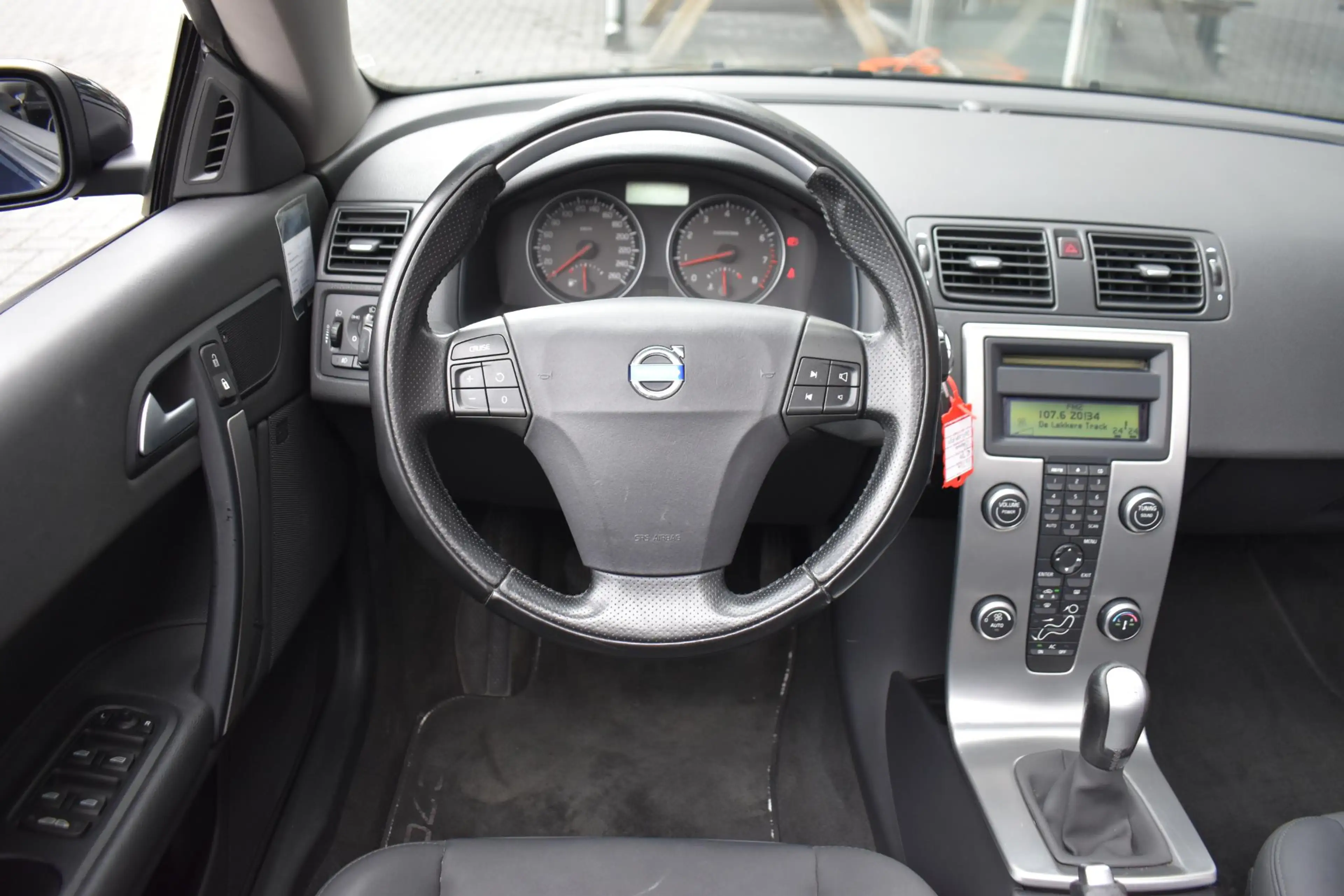 Volvo C70 Convertible 2.4 ECC LMV CRUISE ORIG. NL AUTO — photo 4