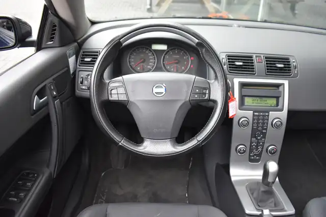 Volvo C70 view 4