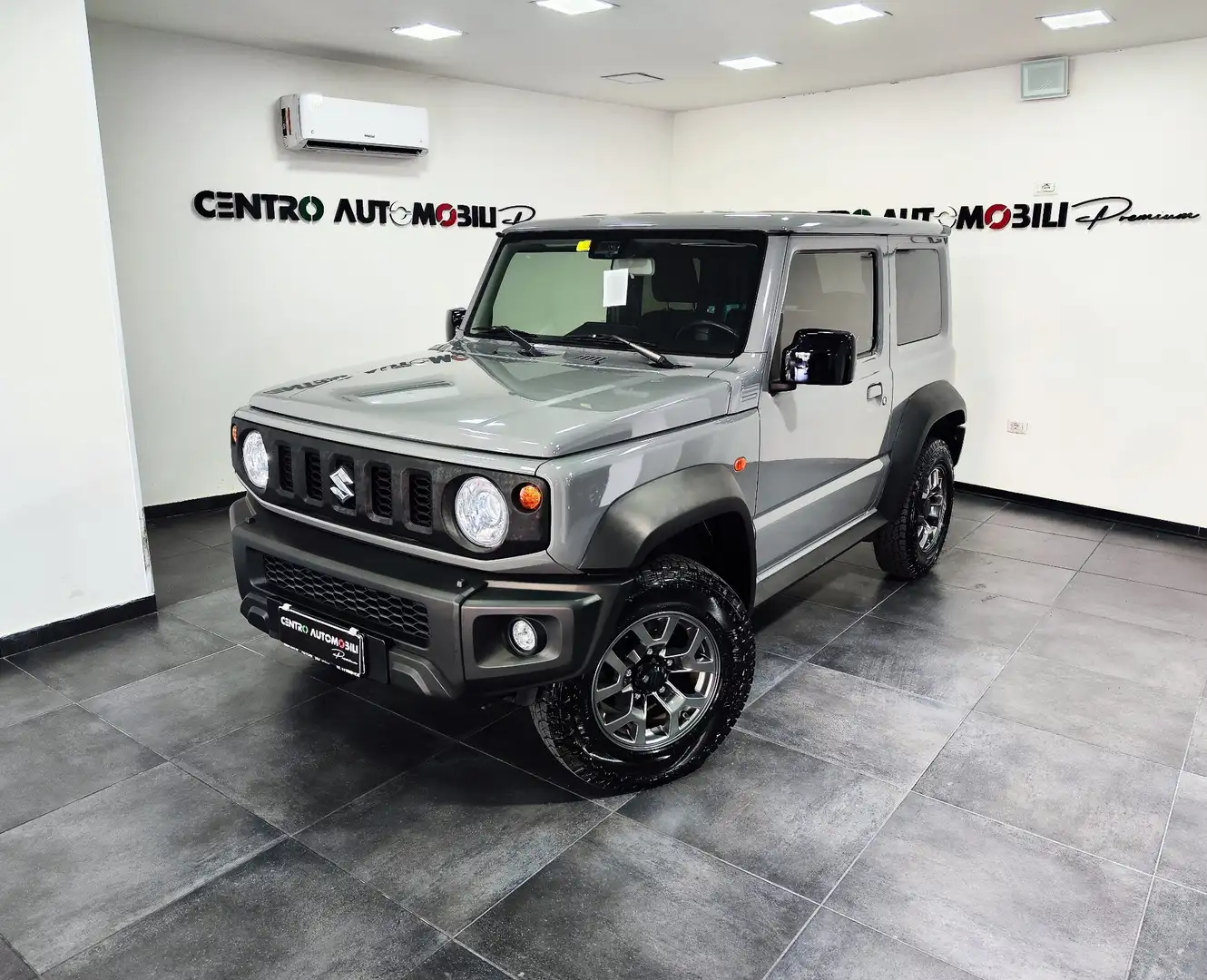 Suzuki Jimny Jimny 1.5 4AT Top Cambio Automatico Grijs - 1