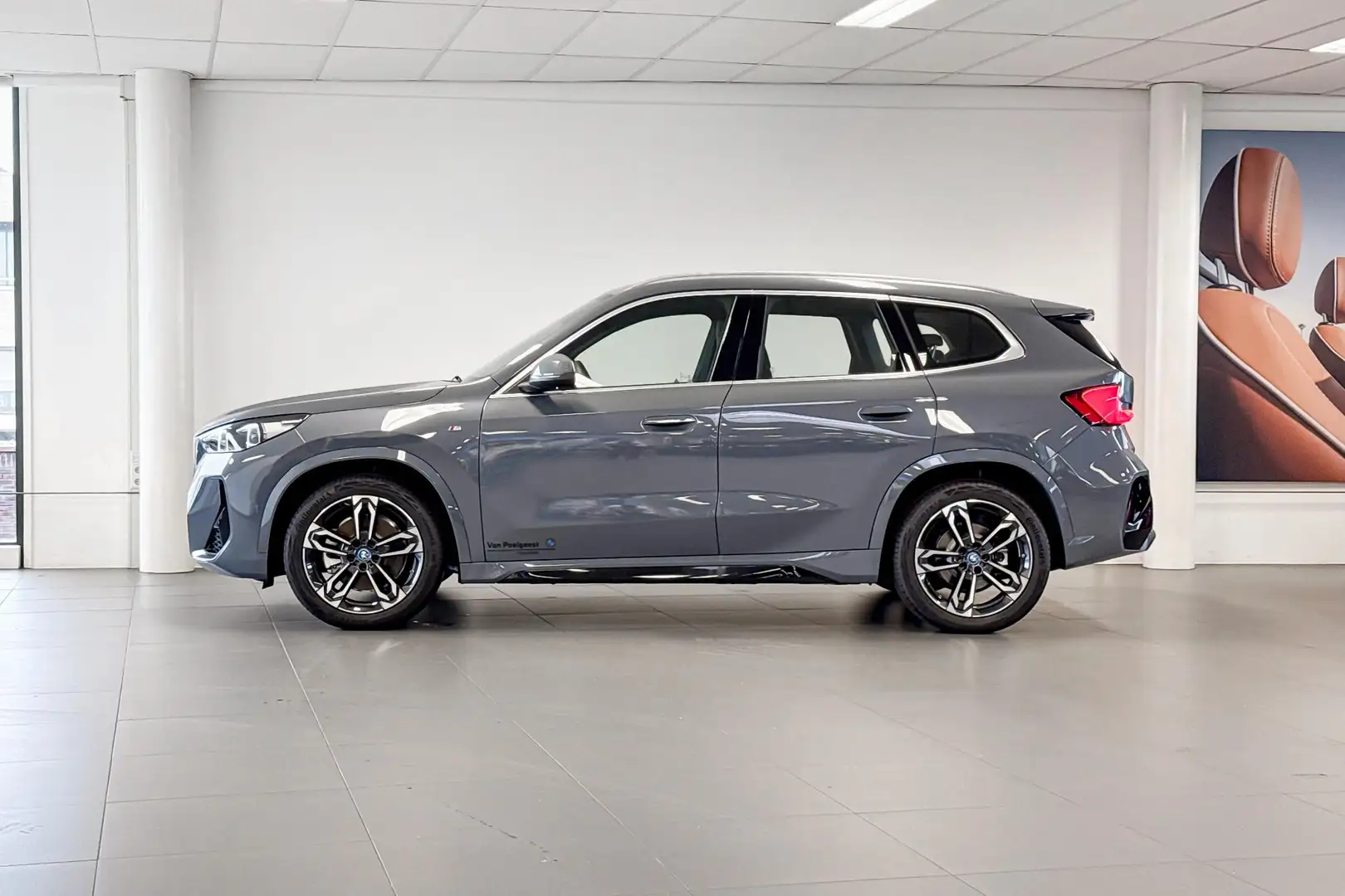 BMW iX1 xDrive30 67 kWh | M Sport | Stoelverwarming | Driv Gris - 2