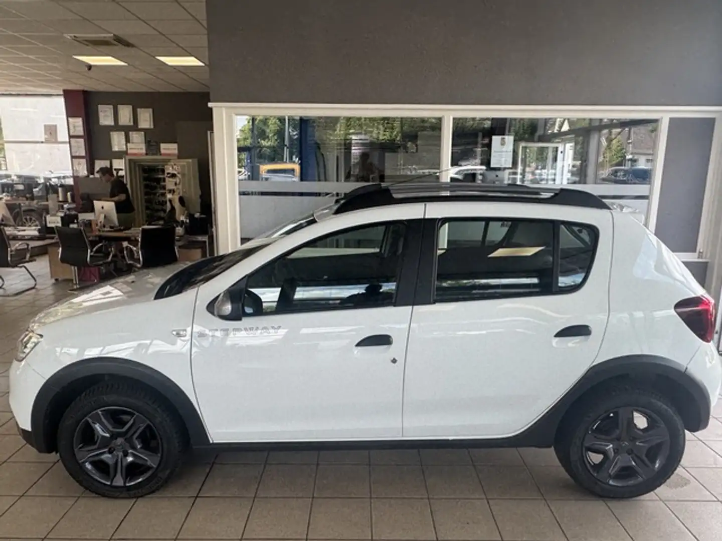 Dacia Sandero II Stepway Celebration Navi PDC 1.Hand T Weiß - 1