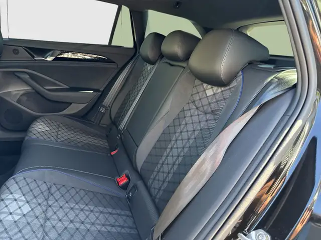 Volkswagen Passat view 7