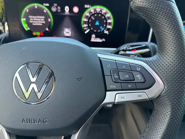 Volkswagen Passat view 14