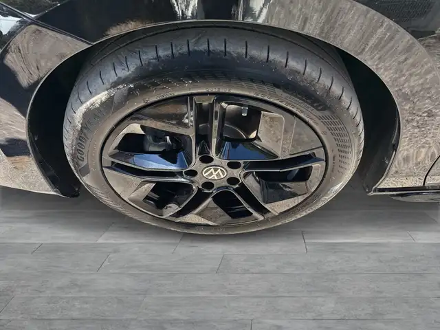 Volkswagen Passat view 5