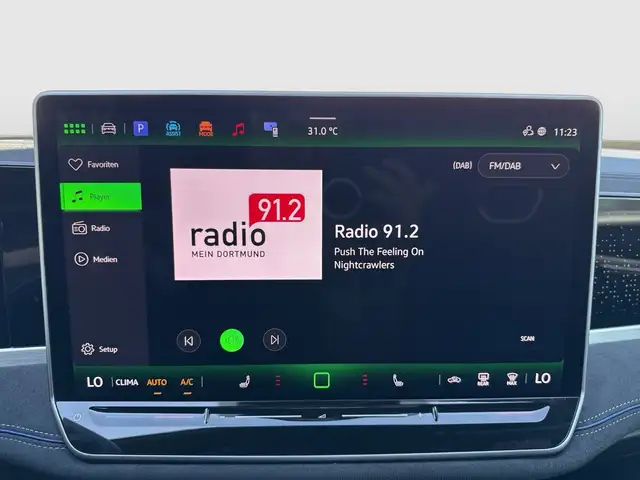 Volkswagen Passat view 10