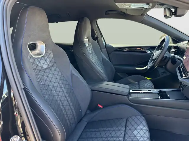 Volkswagen Passat view 8