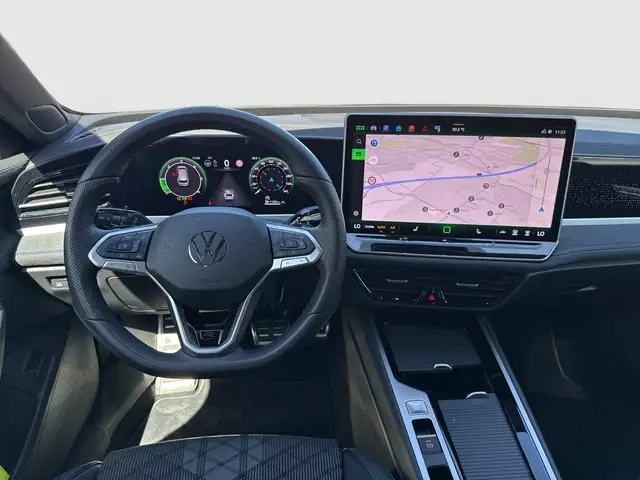 Volkswagen Passat view 6