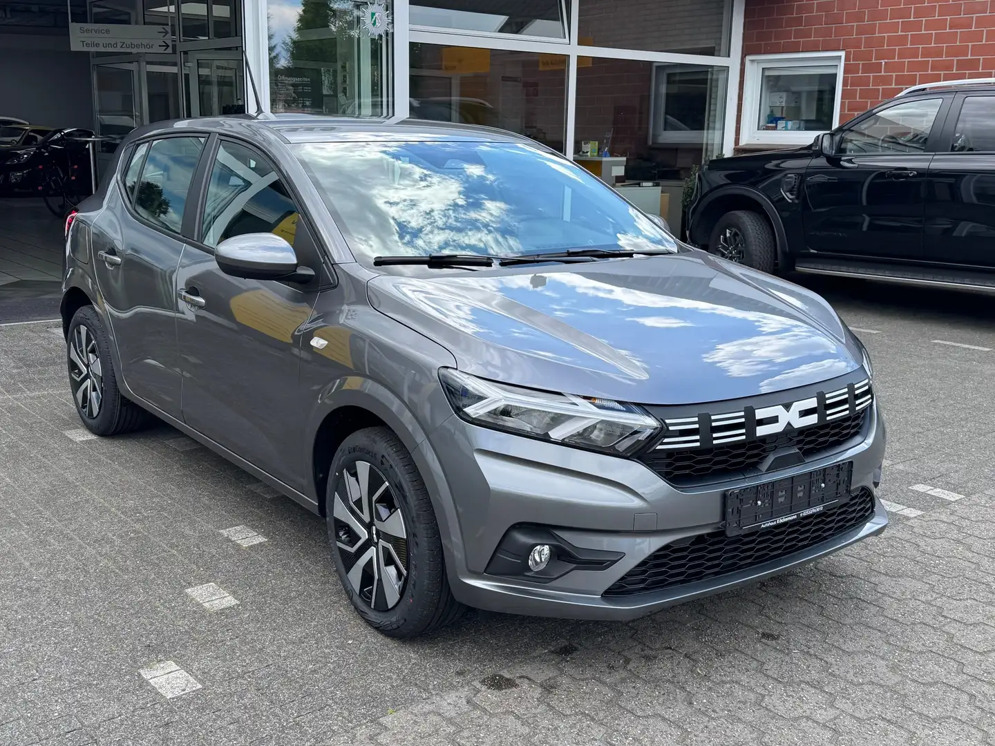 Dacia Sandero Expression TCe 90, LED, CarPlay, Sitzheizg., ACA Grau - 2