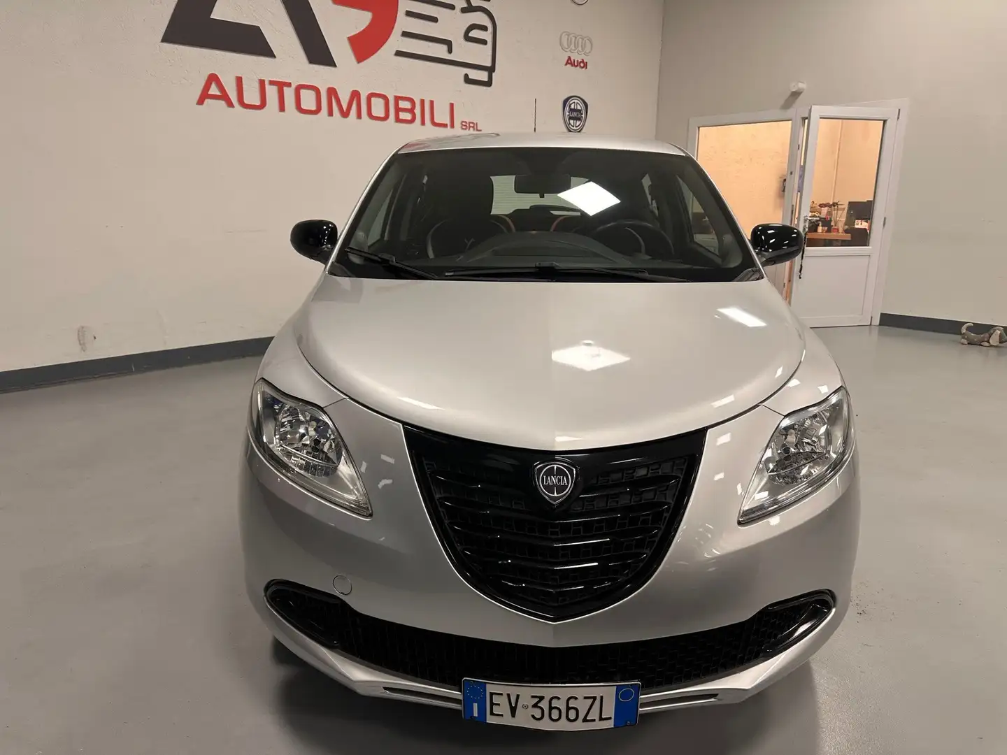 Lancia Ypsilon Ypsilon III 0.9 t.air Elefantino ecochic metano Argento - 2
