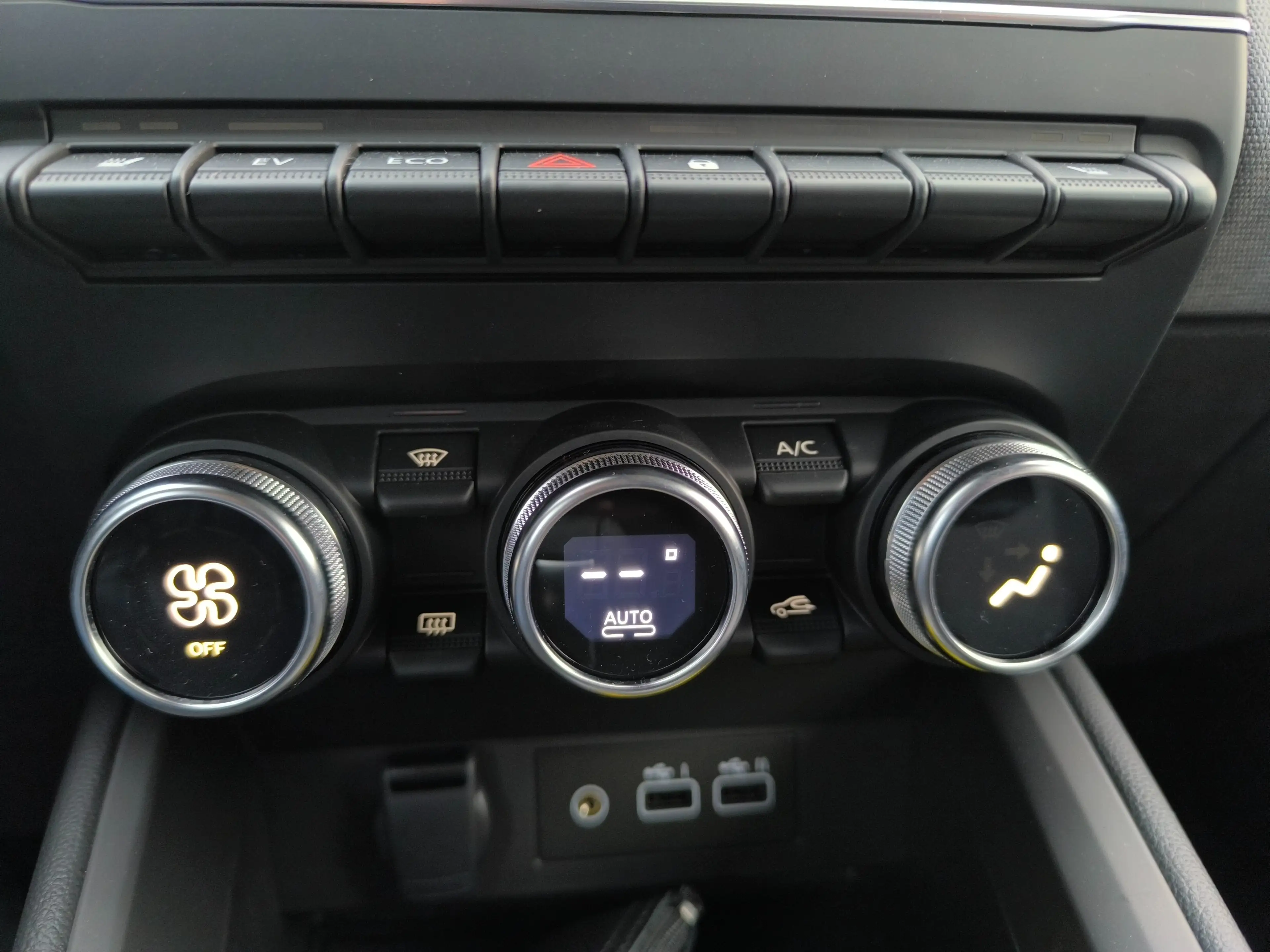 Mitsubishi Colt 1,6 HEV Invite S+C AT25 — photo 10