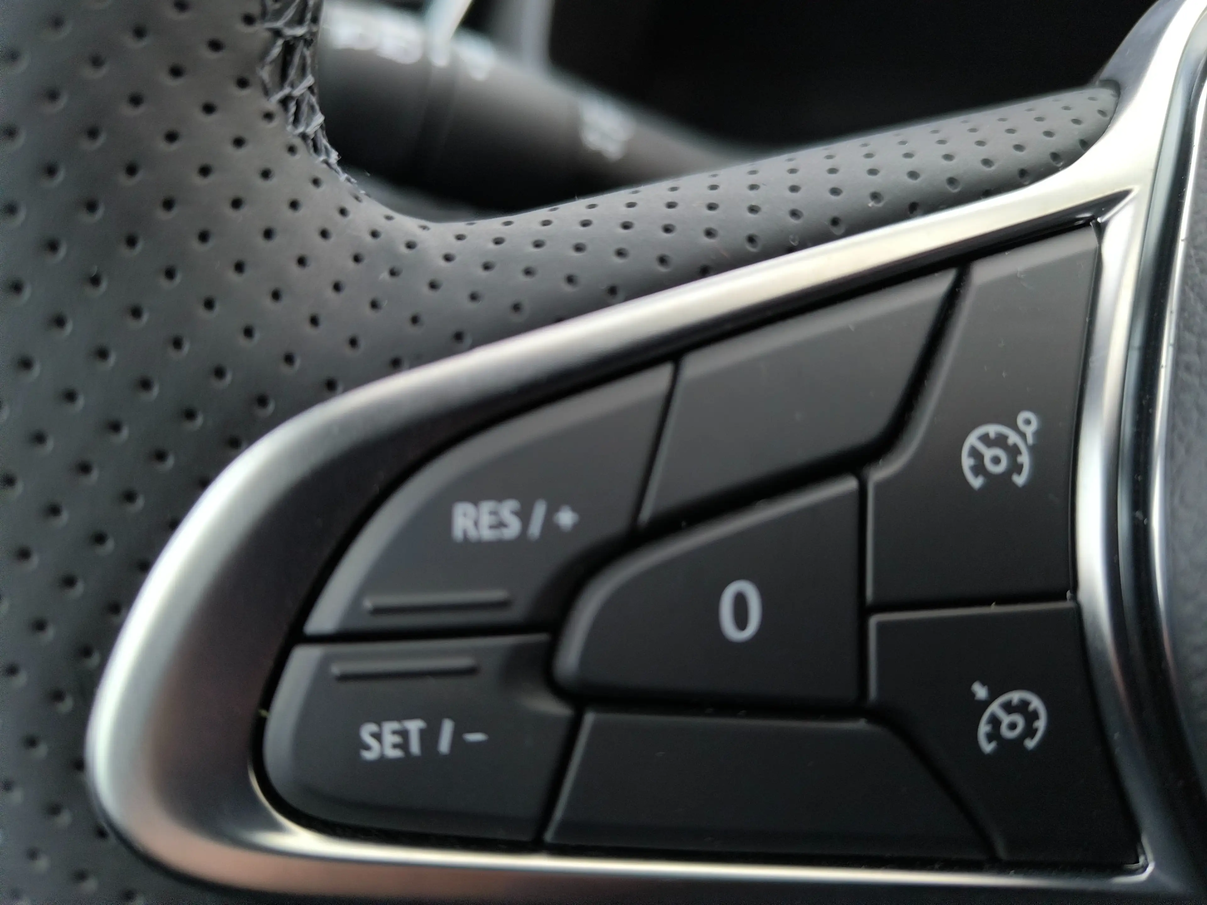 Mitsubishi Colt 1,6 HEV Invite S+C AT25 — photo 12
