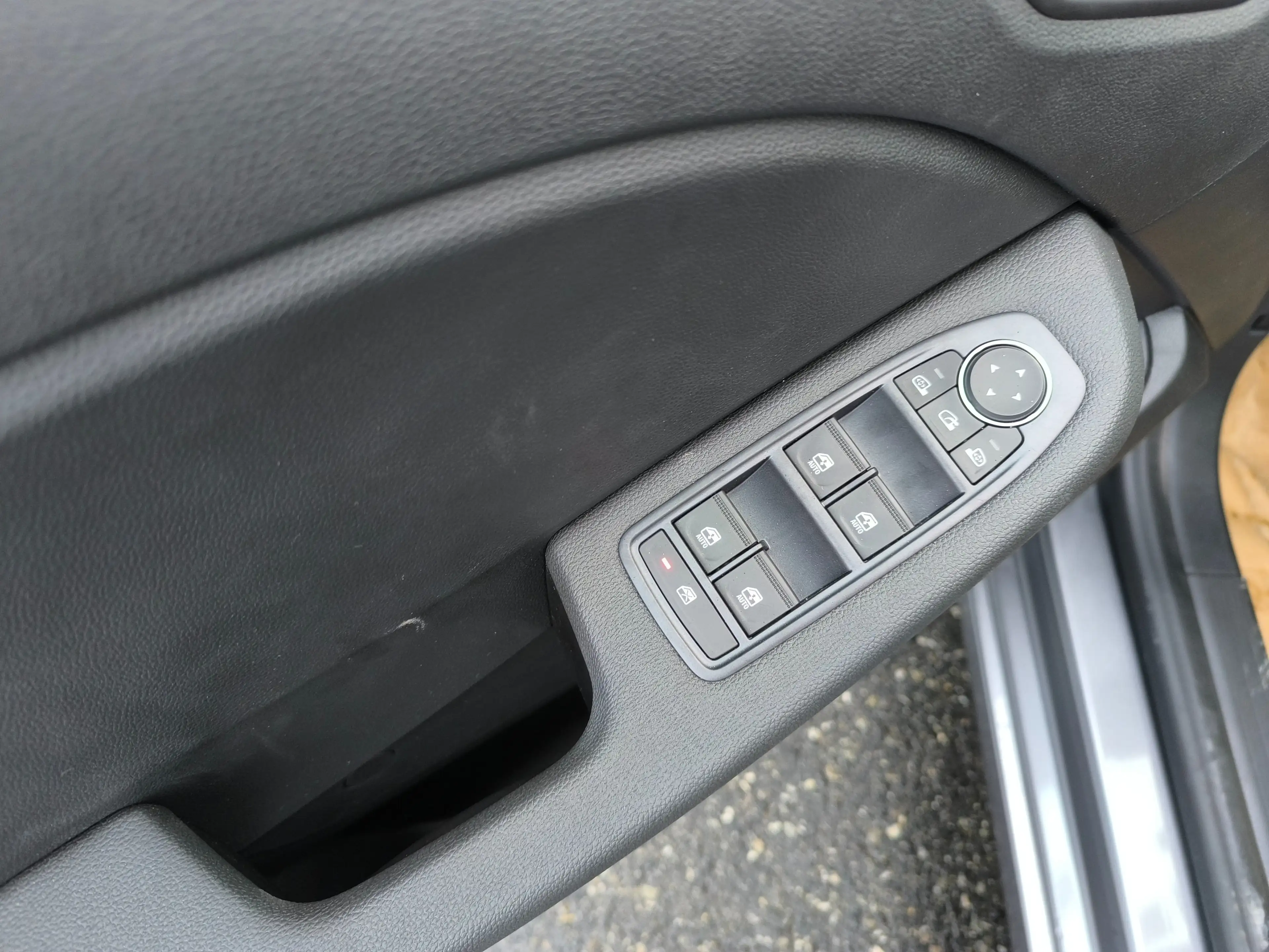Mitsubishi Colt 1,6 HEV Invite S+C AT25 — photo 14