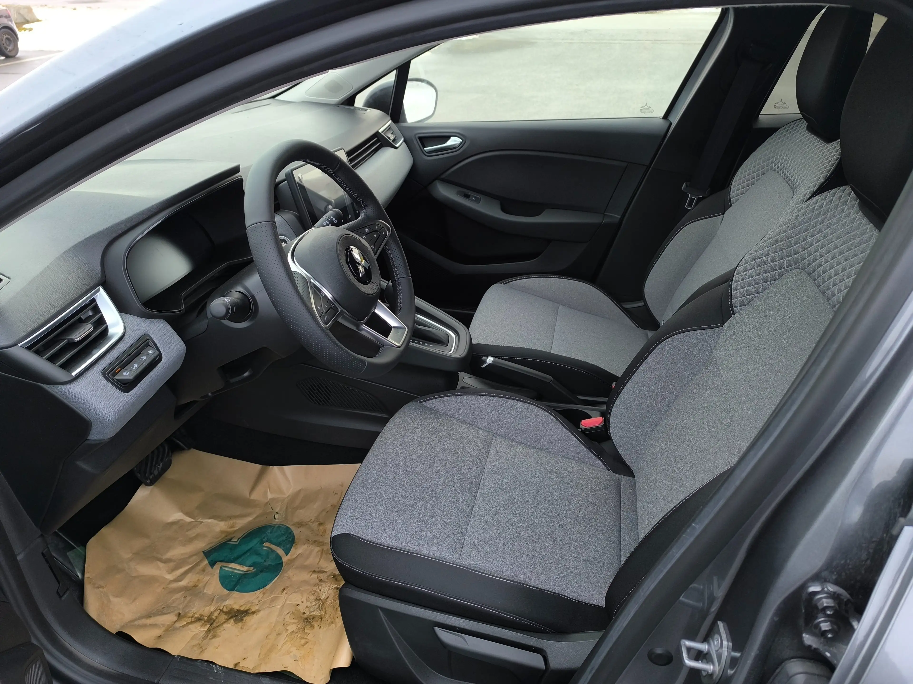 Mitsubishi Colt 1,6 HEV Invite S+C AT25 — photo 7