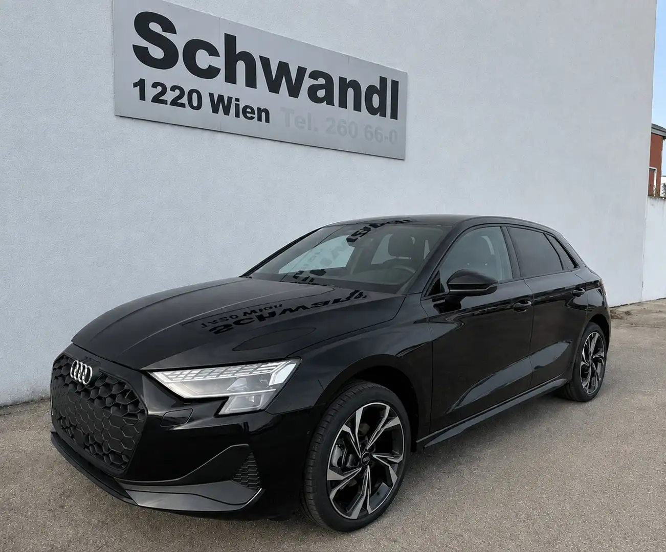 Audi A3 30 TFSI Schwarz - 1