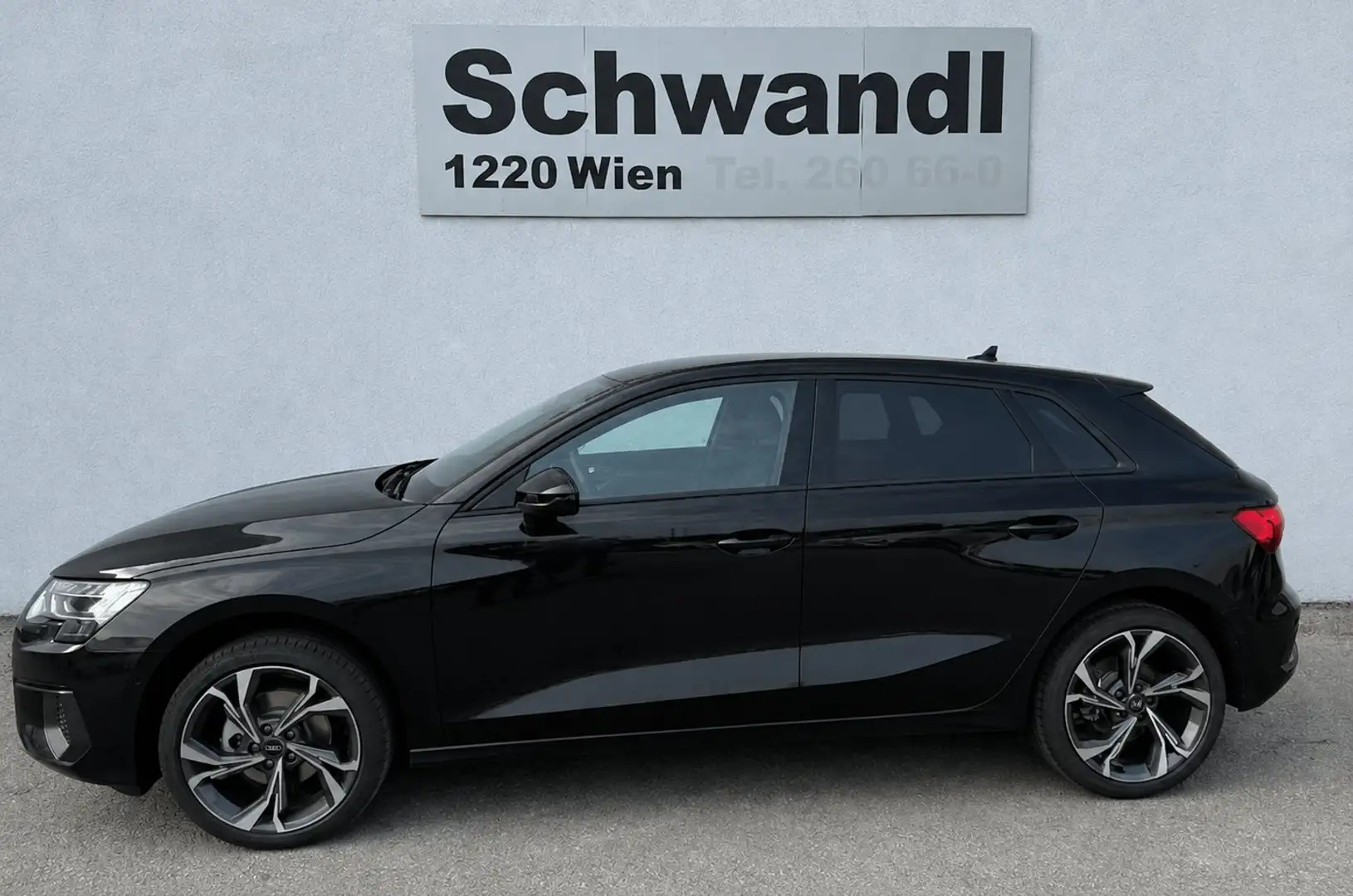 Audi A3 30 TFSI Schwarz - 2