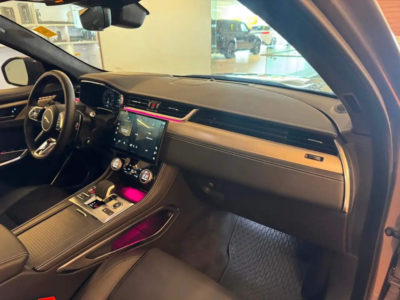 Jaguar F-Pace снимка Jaguar F-Pace