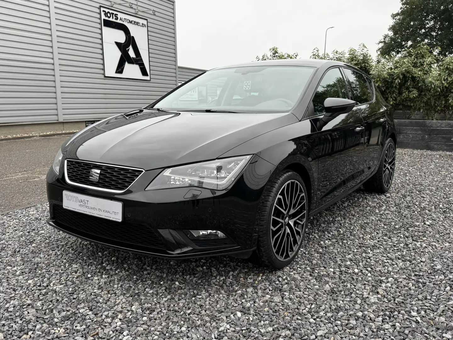 SEAT Leon 1.2 TSI DSG Style Navi|LED|Cruis|Media Zwart Schwarz - 2